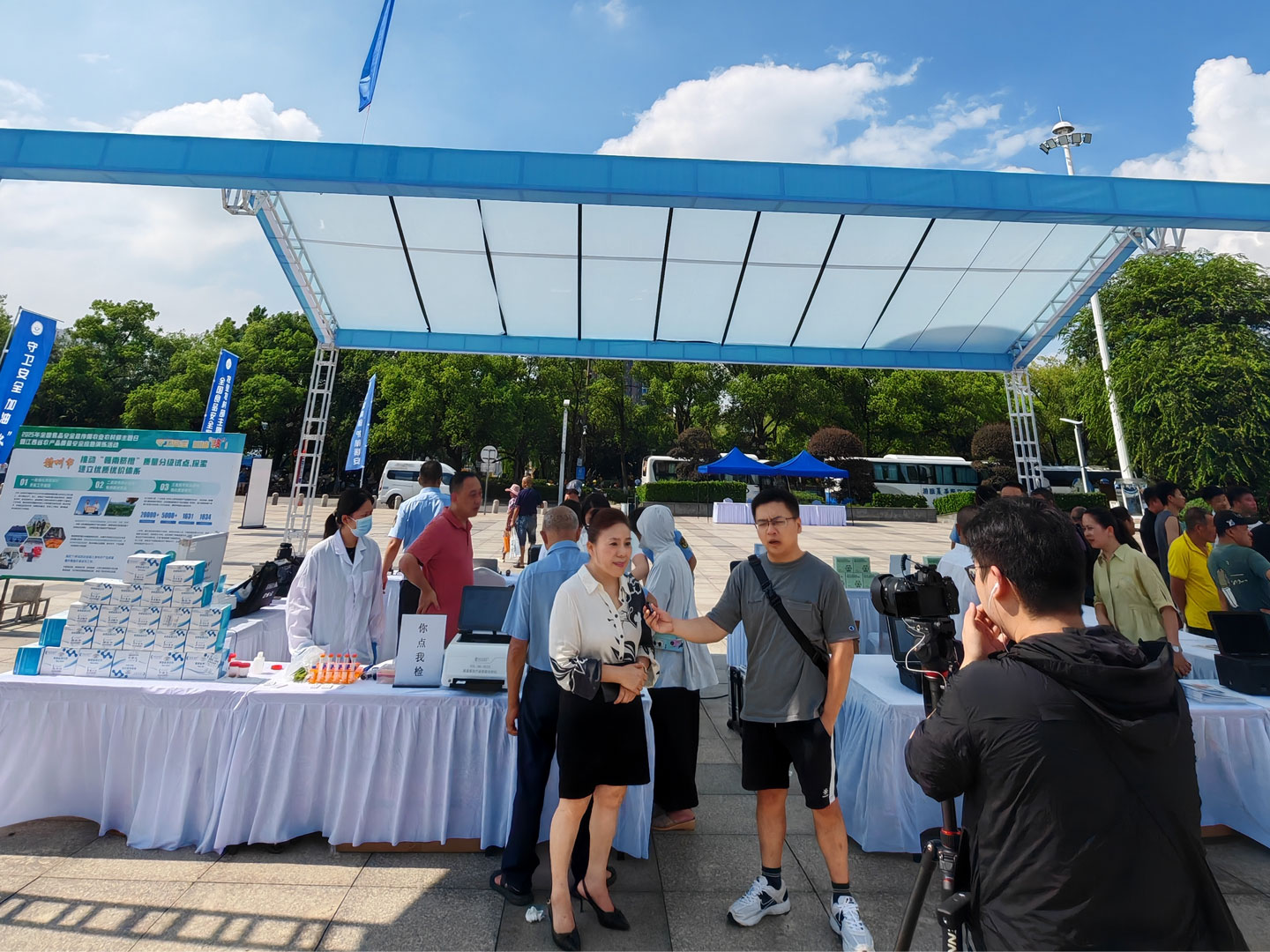 1754046917961115.jpg 25農(nóng)業(yè)部食安活動(dòng)日_我司在接受江西省電視臺(tái)采訪(fǎng).jpg